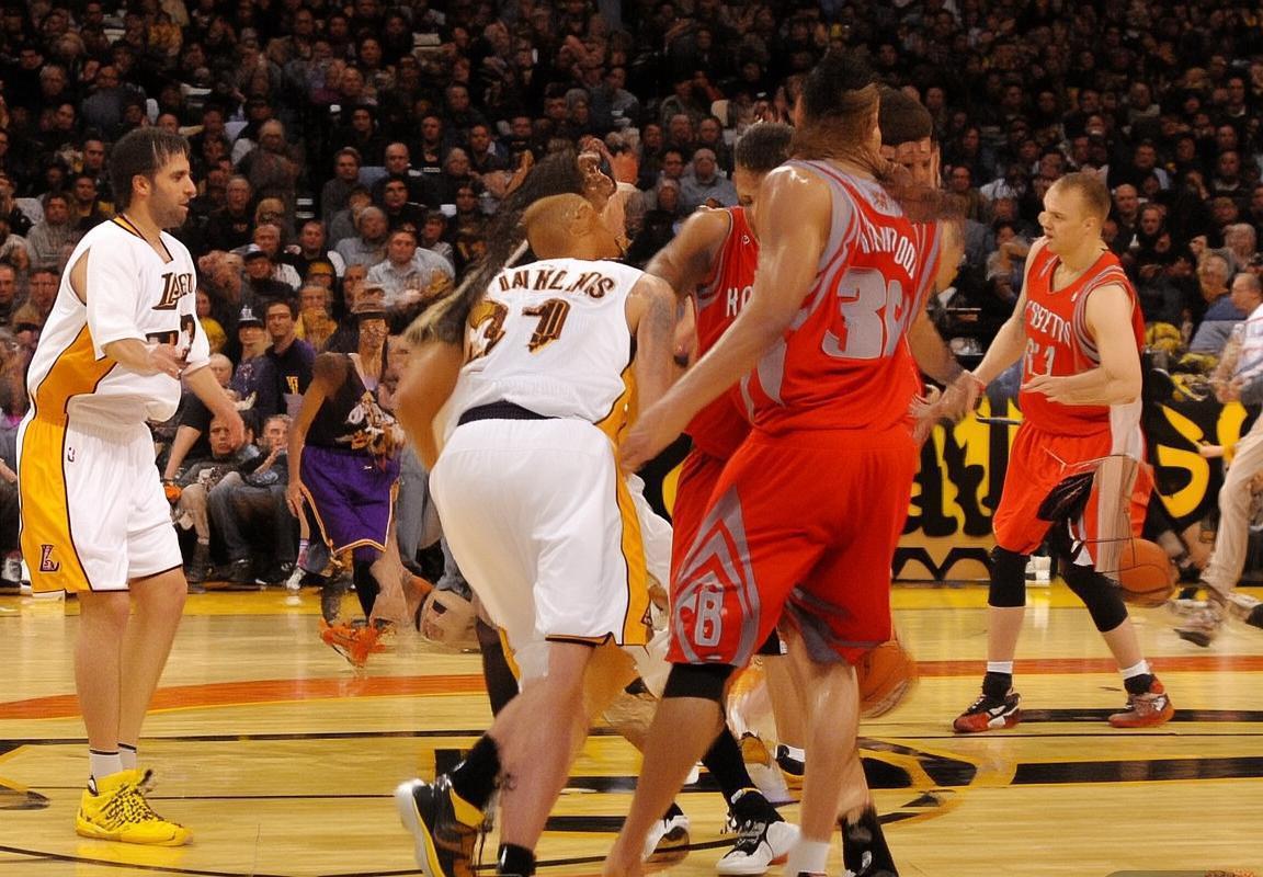 2009年NBA季后赛：湖人VS火箭巅峰对决经典回顾(图2)